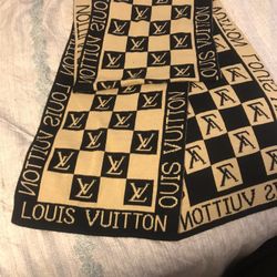 ~<<LOUIS VUITTON SCARF>>~