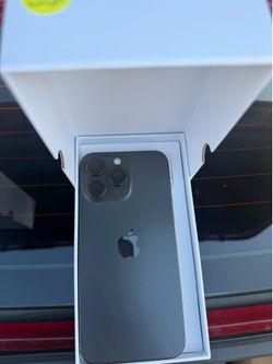 I p h o n e 15 p r o m a x 256GB black unlocked