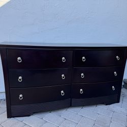 Solid Wood Dresser And Mirror 