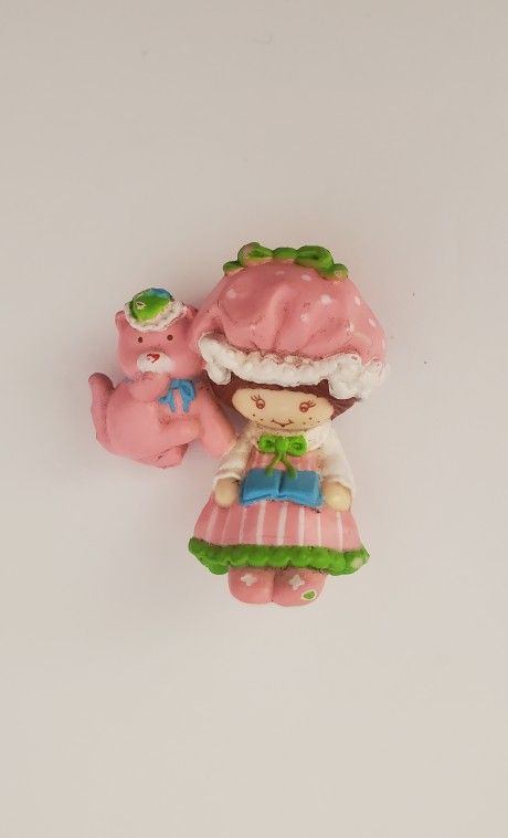 1984 Strawberry Shortcake with Custard Reading in a Rocking Chair Strawberryland Miniatures Deluxe