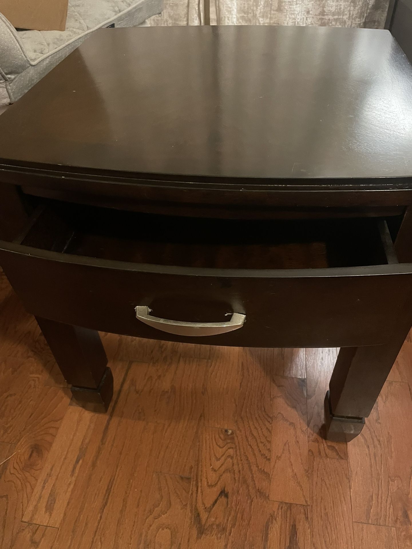 Expresso Wood (Bob Furniture)