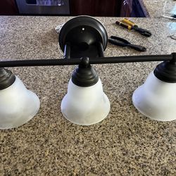 Bathroom lighting fixture