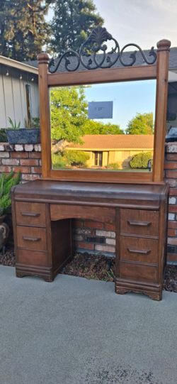 vanity with mirror