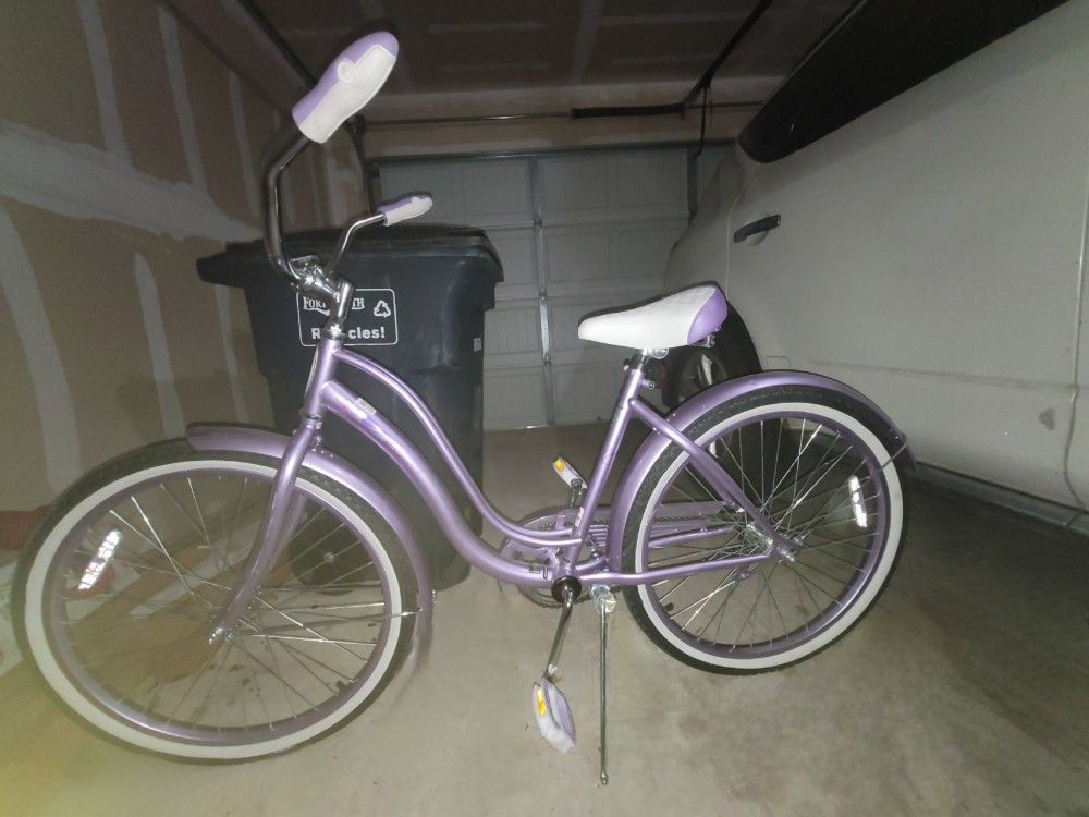Schwinn Kids' Legacy 24" Cruiser Bike - Purple