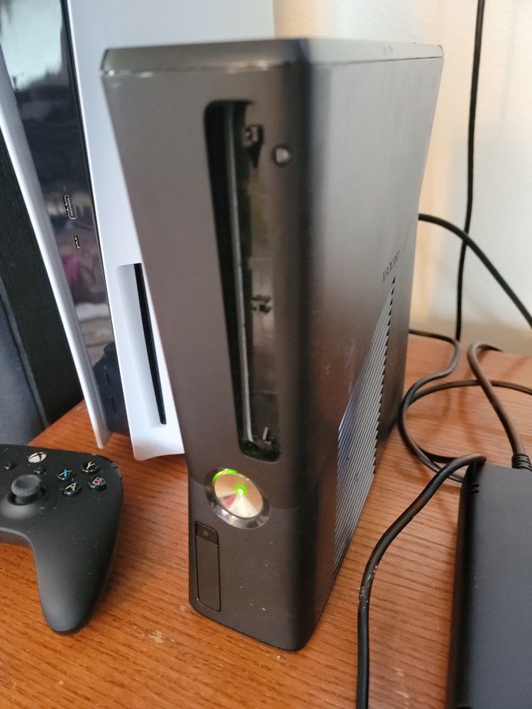 Xbox 360 Super Slim for Sale in Land O' Lakes, FL - OfferUp