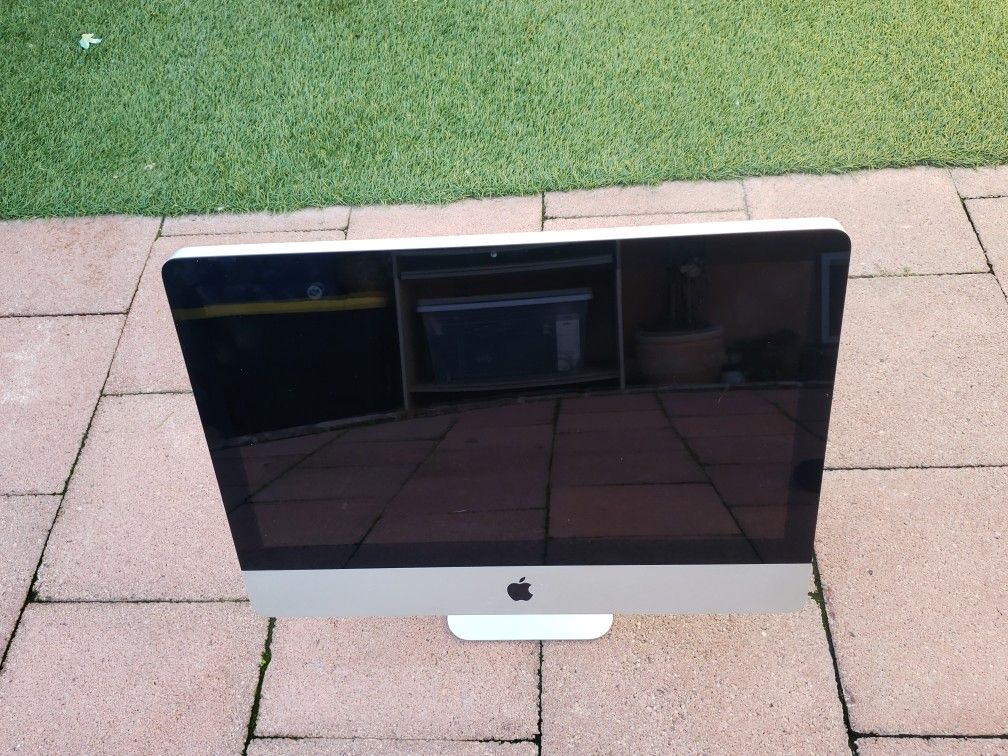 APPLE iMAC (NO VIDEO) TURNS ON (CHIMES OK)