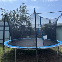 12 Foot Trampoline With Enclosure