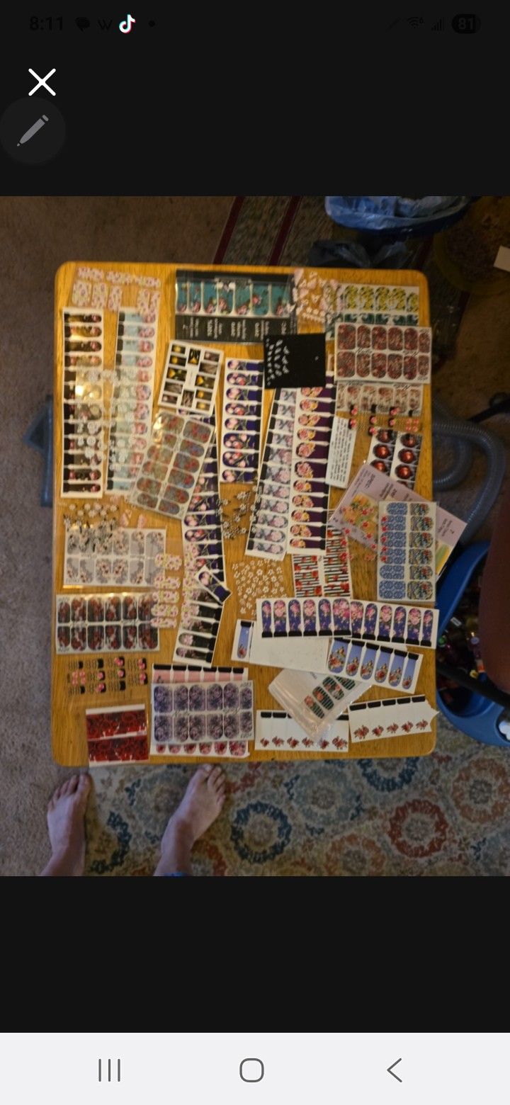 More than 40 Nail decals