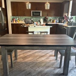 Dining Table & Chairs 