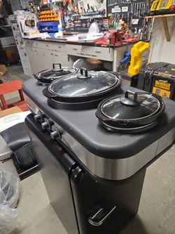 Crock pot with three elements