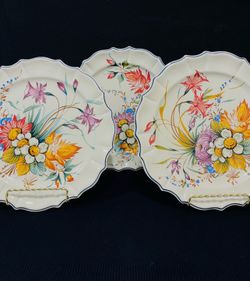Italian Renaissance Majolica Hand Painted Decorative Plates Set of 3 Signed 9.5”.