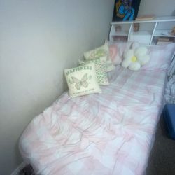 Twin Bed w/ Shelf