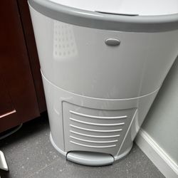 Dekor Classic Diaper Pail Plus Refills