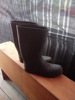 Size 11 Genfoot industrial, steel toe, slip resistant, rubber boots