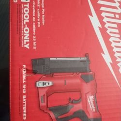 MILWAUKEE M12 23 GA PIN NAILER 