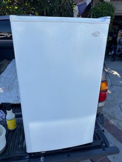 Sanyo White Mini Fridge