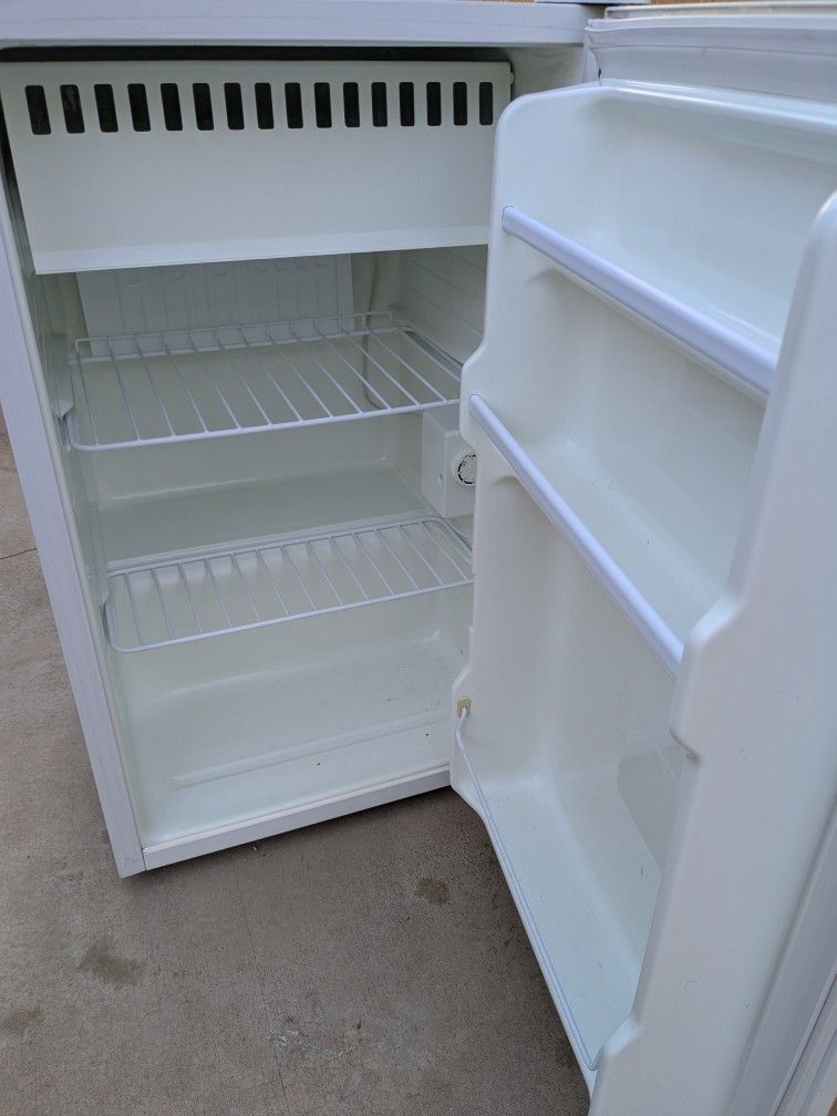 Magic Chef Mini Fridge