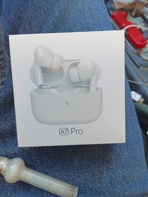 Apple A7 Pro Airbuds
