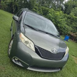2011 Toyota Sienna