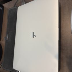MacBook Pro 16 32gb 1TB 2019 - Apple Care