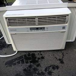 Very Good Condition Frigidaire Air Conditioner 