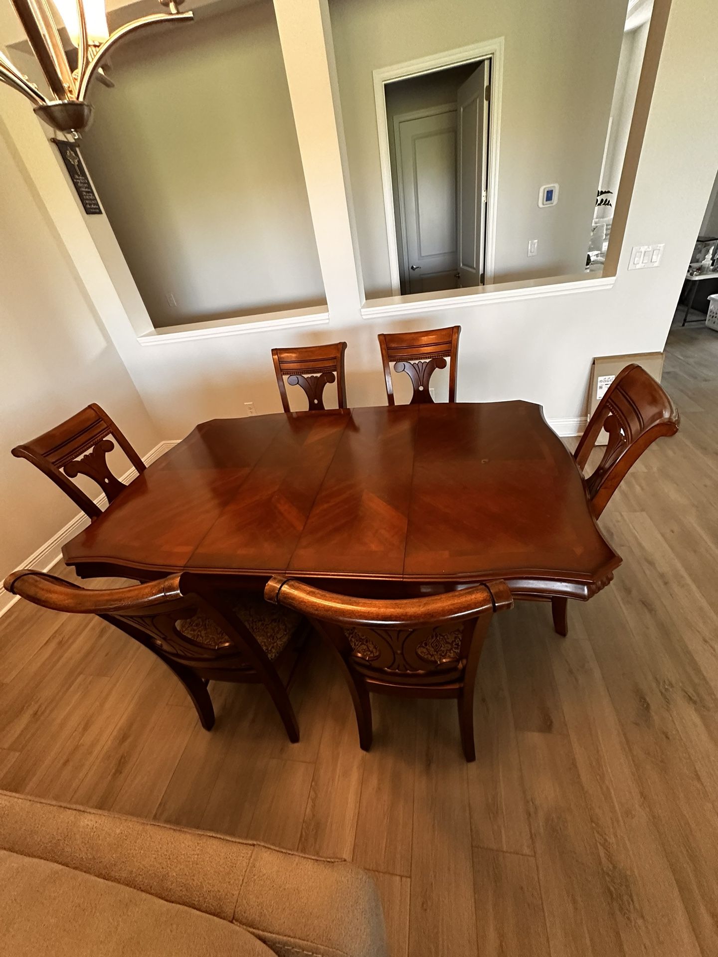 Dining Room Set - Seats 6