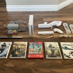 Nintendo Wii Bundle W/ 5 Games & 2 Wiimotes (1x Motion Plus), 2 Nunchuks & Wii Zapper