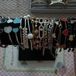 Bracelets 