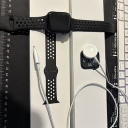 Apple Watch SE (2nd Gen) 44mm