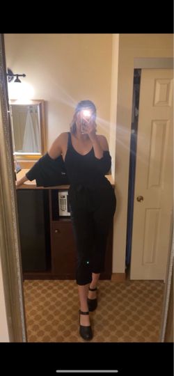 Black capri pants