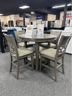Dining Table Set. 🚚WE DELIVER🚚
