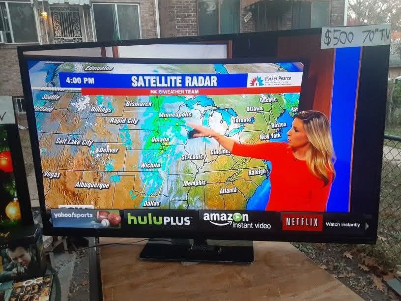 70" VIZIO 1080P HDTV WITH ROKU REMOTE CONTROL AND HDMI PORTS $300 FINAL PRICE