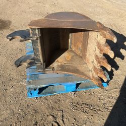 Bucket With Quick Coupler 