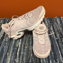 Size 4 Air Max Soft Pink