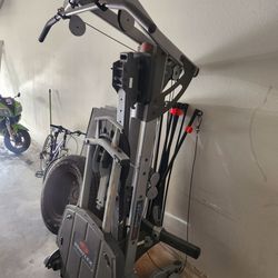 Bowflex  exercise machine with all equipment