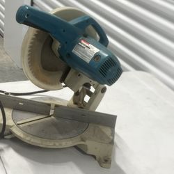 Makita LS1030 10 inch Compound Miter Saw With Guard Good CONDITION JAPAN READ1st. The power cord has been replaced and taped. No dust bag and comes as