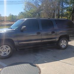 2003 Chevrolet Suburban Lt  $2500