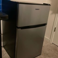 Galanz Mini Fridge 