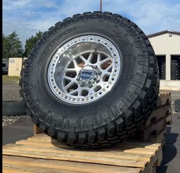Tundra wheels and tires 18x9 with 35”
