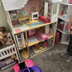 Barbie House With Accesories 