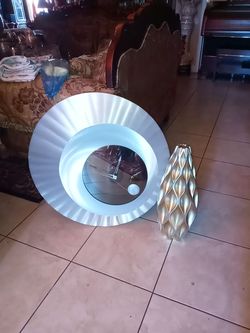 Infinity clock with a vase