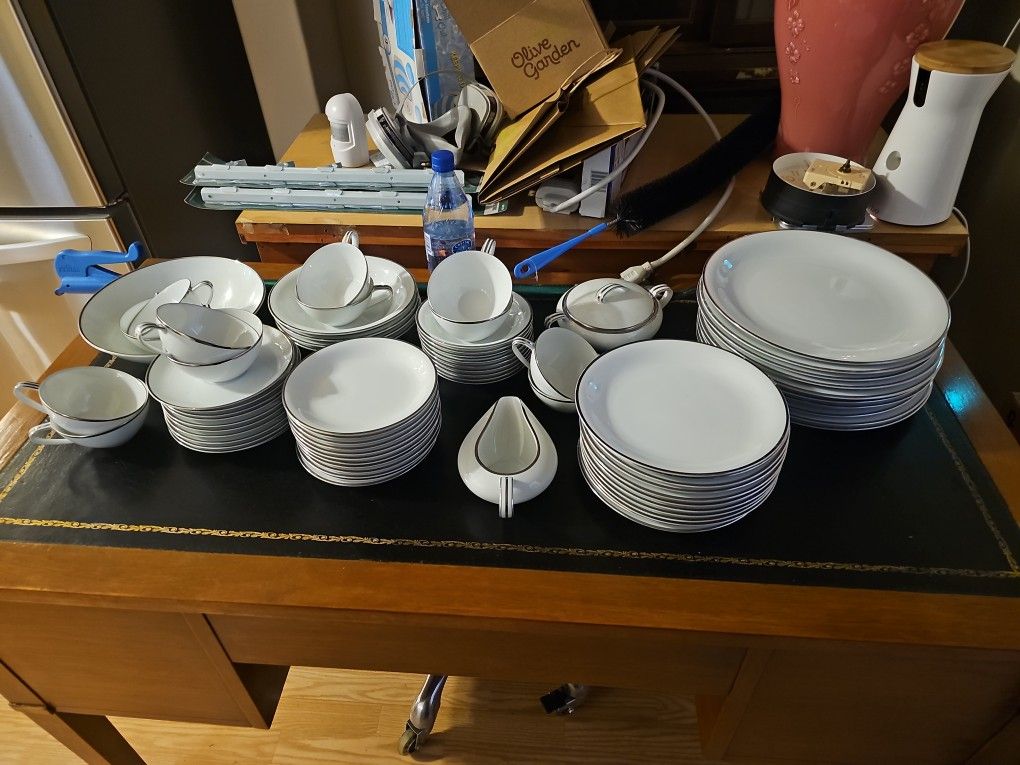Noritake China Silverdale Pattern. Porch Pickup Only