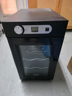6-bottle wine refrigerator