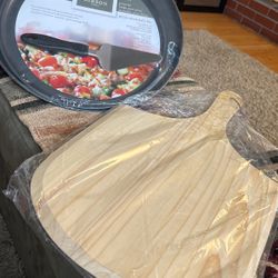 Brand New 14” + 12” Pizza Tray And Wooden Pizza Board  