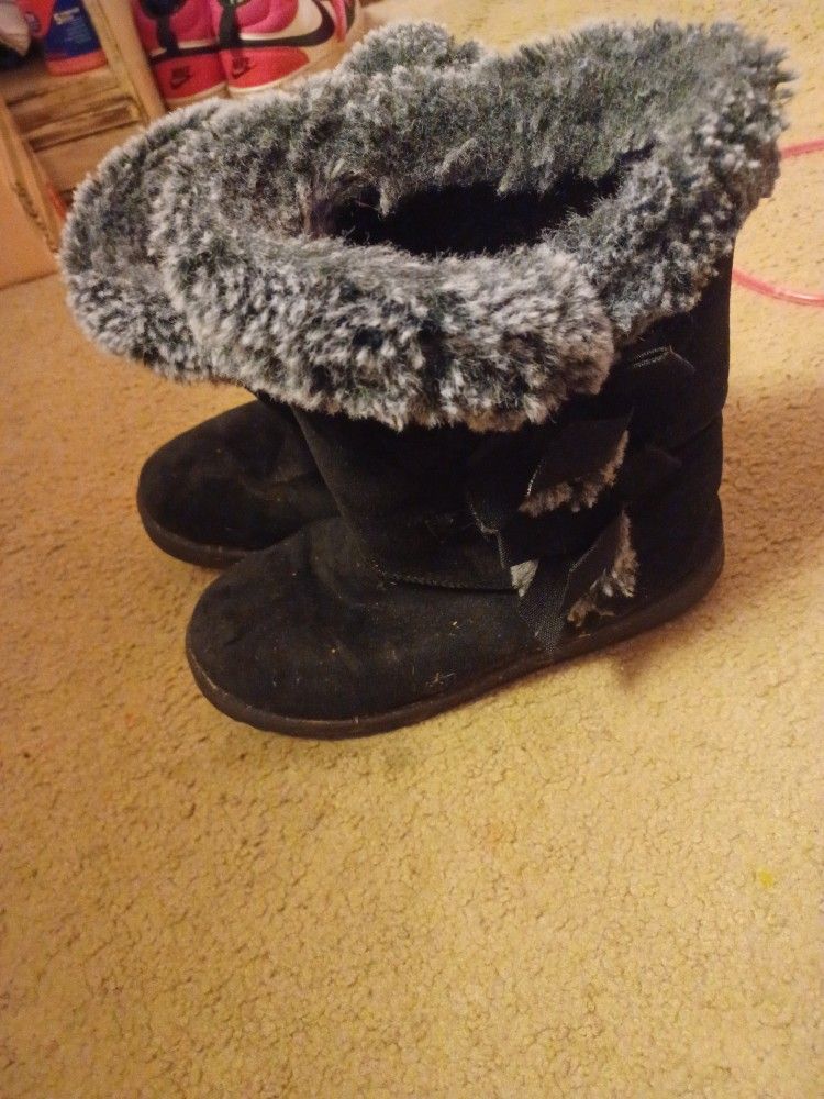 WOMEN BOOTS  80bucks SIZE IS A 9.5