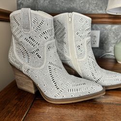 Very G Silver Rhinestone And Jewel White Cowboy Boots