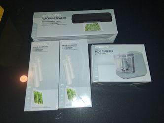 Food chopper, vacuum sealer and refill bags