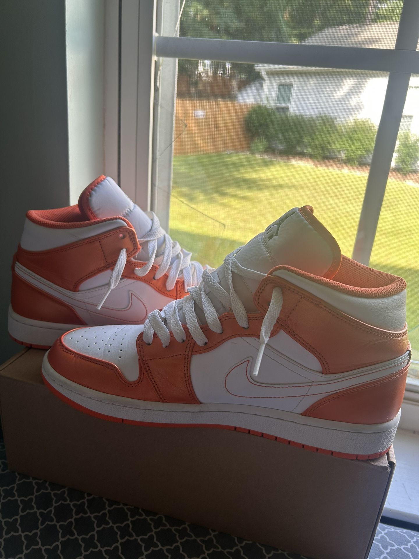 JORDAN 1 MIDS orange Metallics