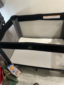 Baby portable play pen