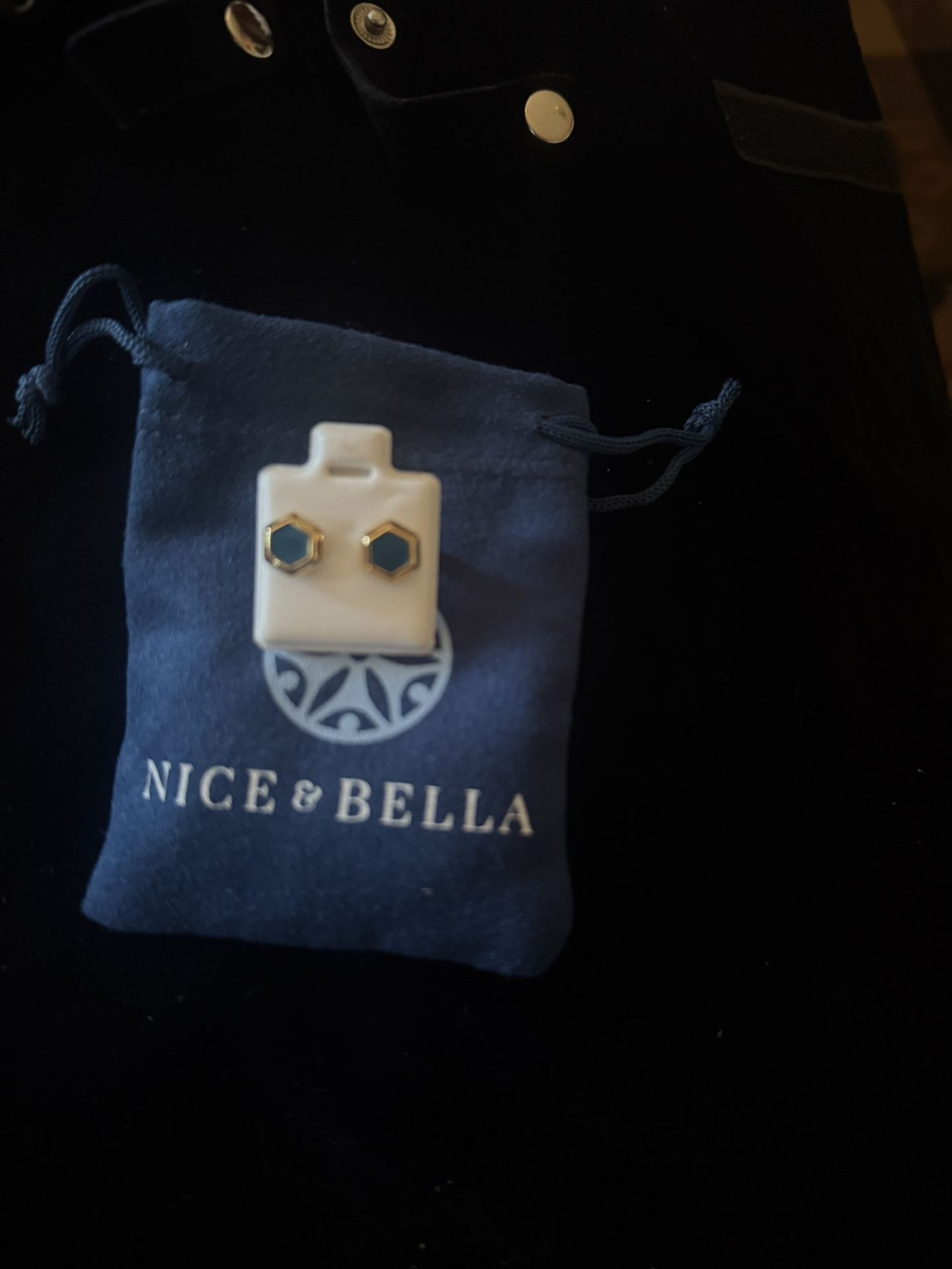 Aretitos. Nice Beya.